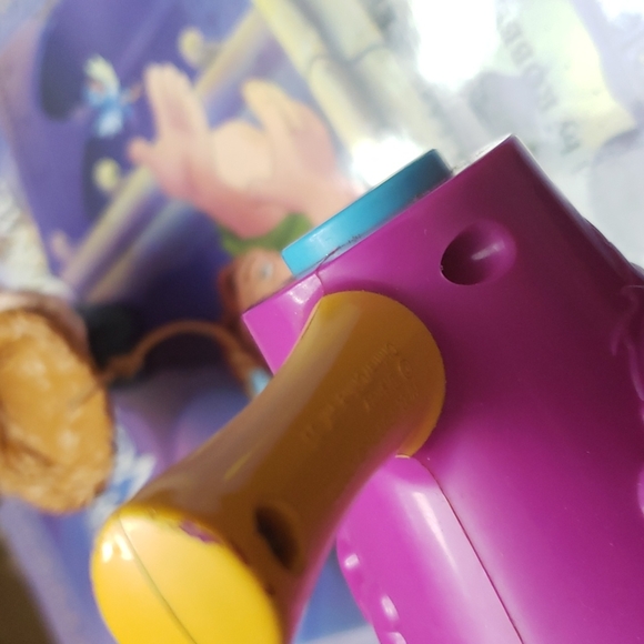 Disney Hunchback of NotreDame book and McDonald's toys - Picture 15 of 16